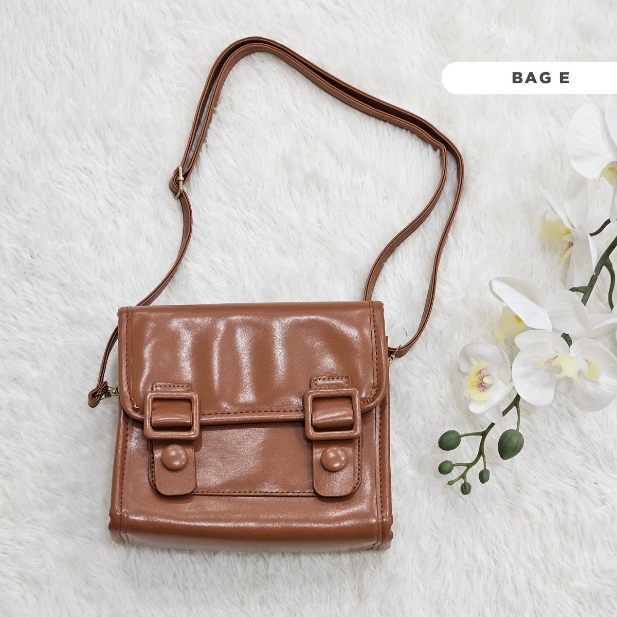 ZUCCA CUTE HANDBAG - 18 - 23 Woman Wanita