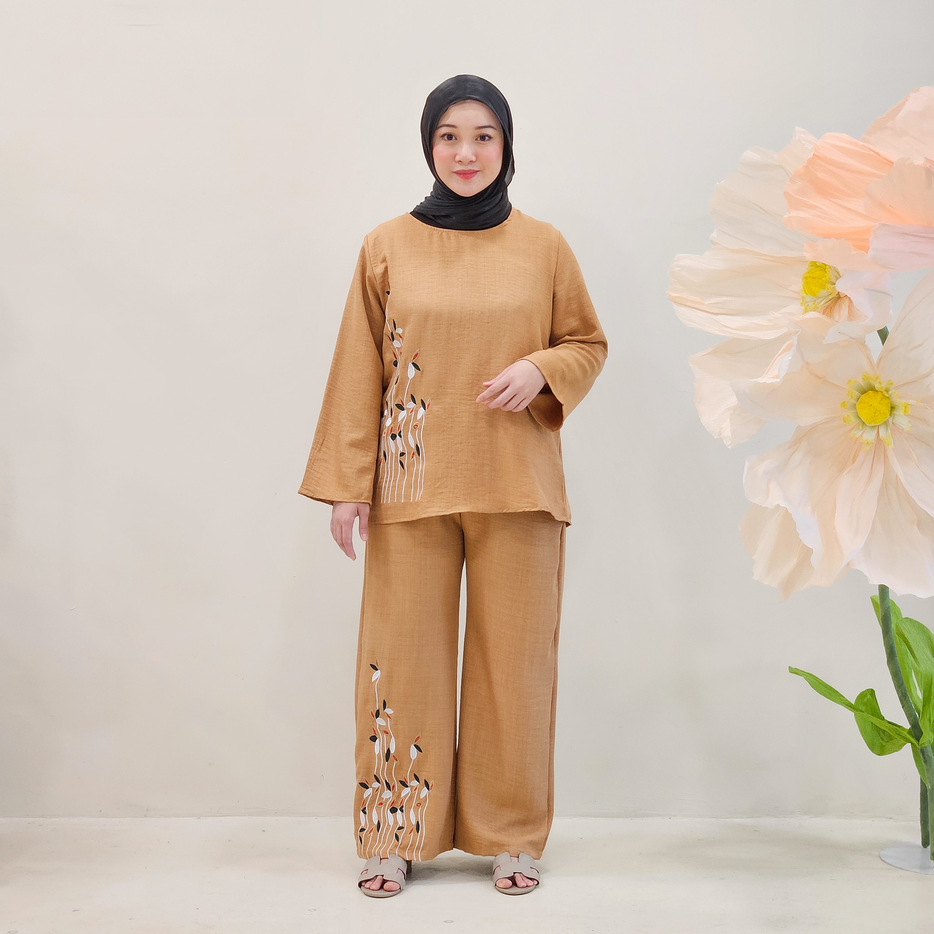 Ginna Blouse Floral Embroidery Casual DM158