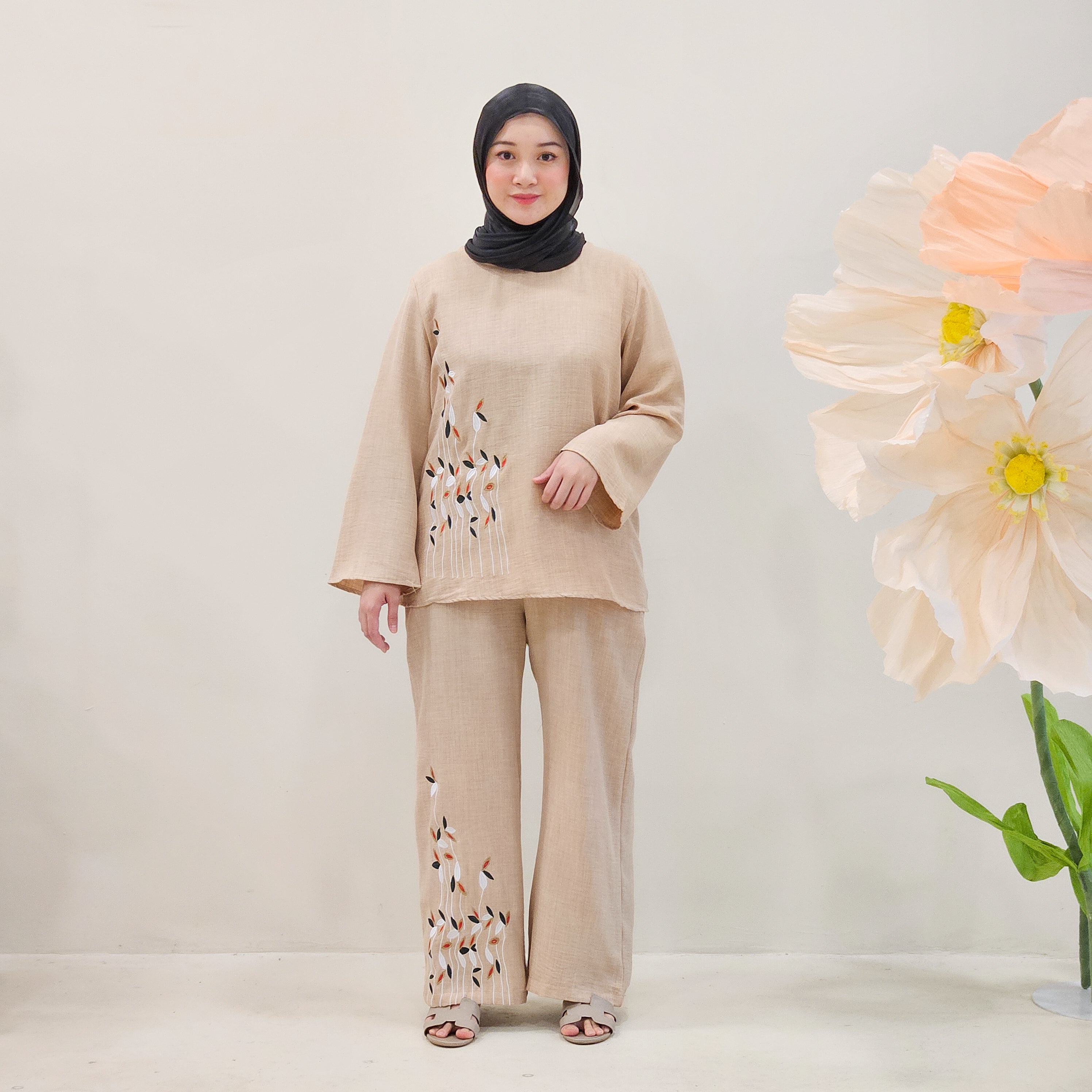 Ginna Blouse Floral Embroidery Casual DM158