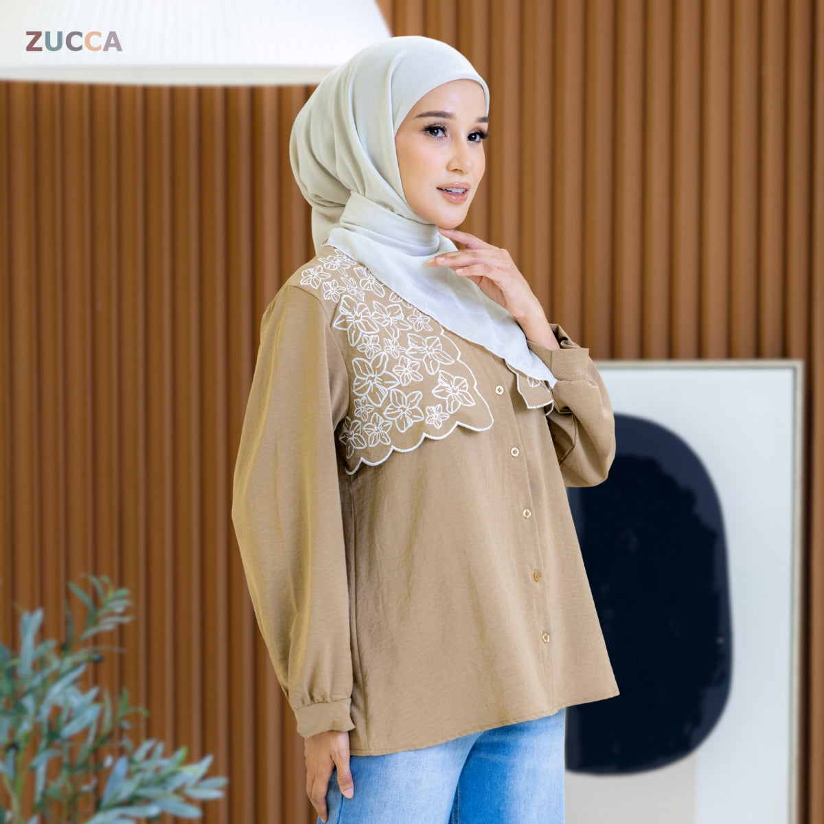 ZUCCA MAWAR FLORAL EMBROIDERY BLOUSE - DM291