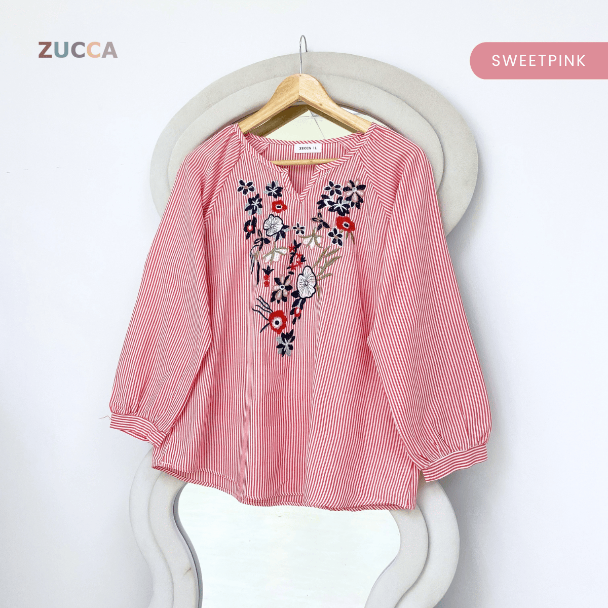 ZUCCA ELENA FLORAL EMBROIDERY STRIPE TOP-DM341