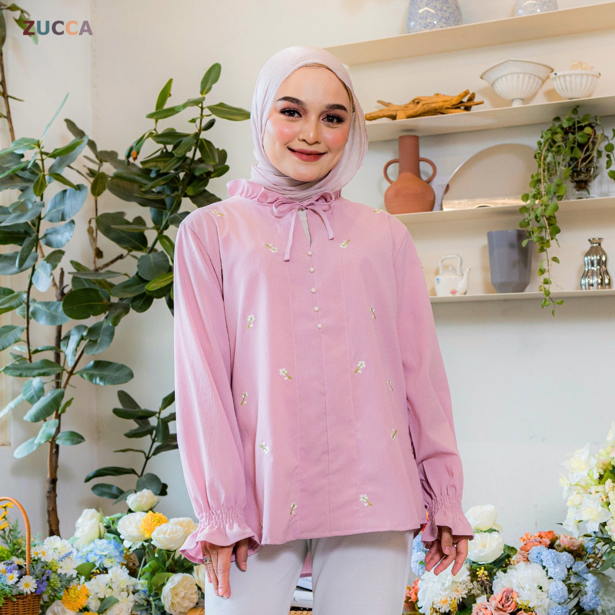 ZUCCA RAYLEE FLORAL EMBROIDERY RUFFLE TIE BLOUSE -MA074