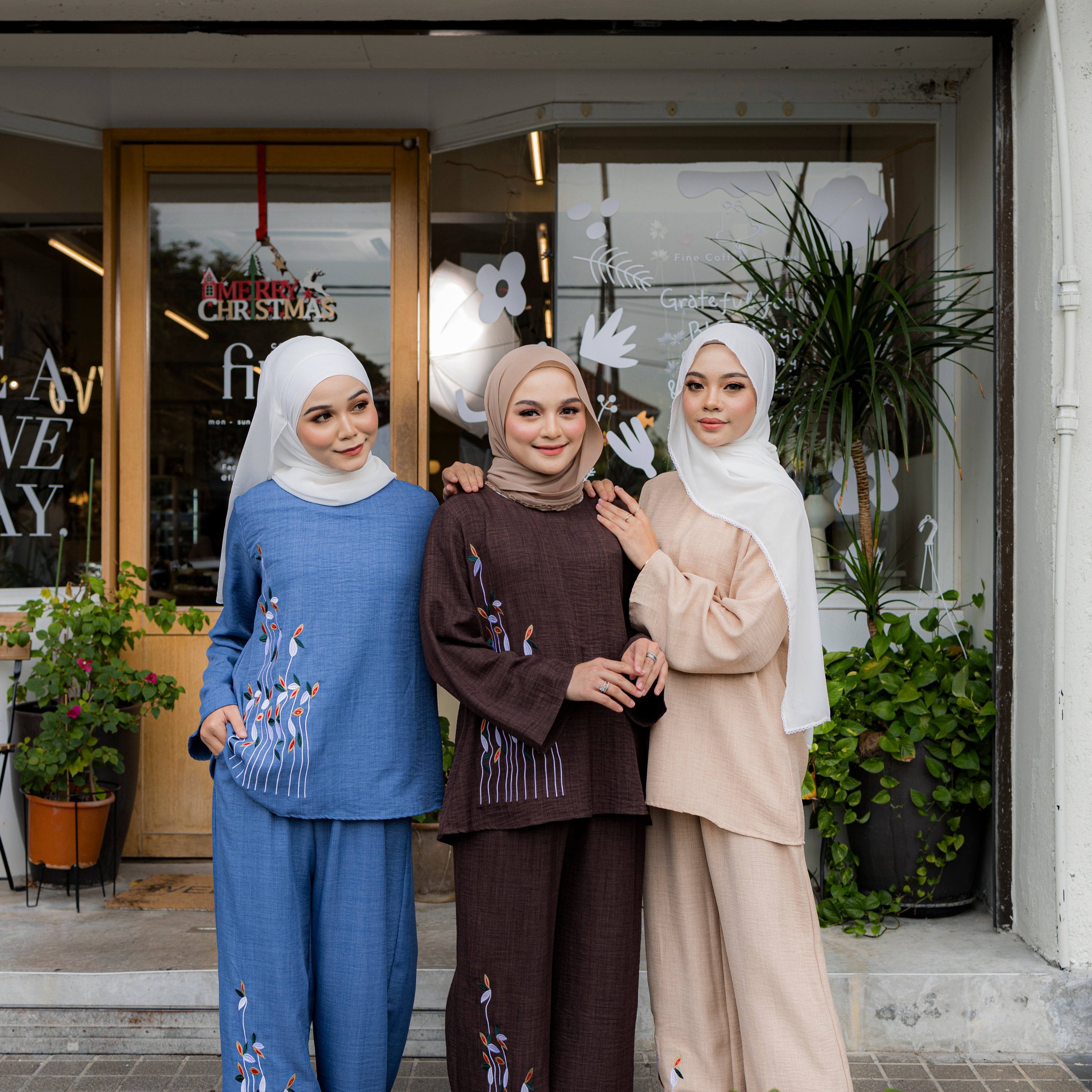 Ginna Blouse  Floral Embroidery Casual DM158