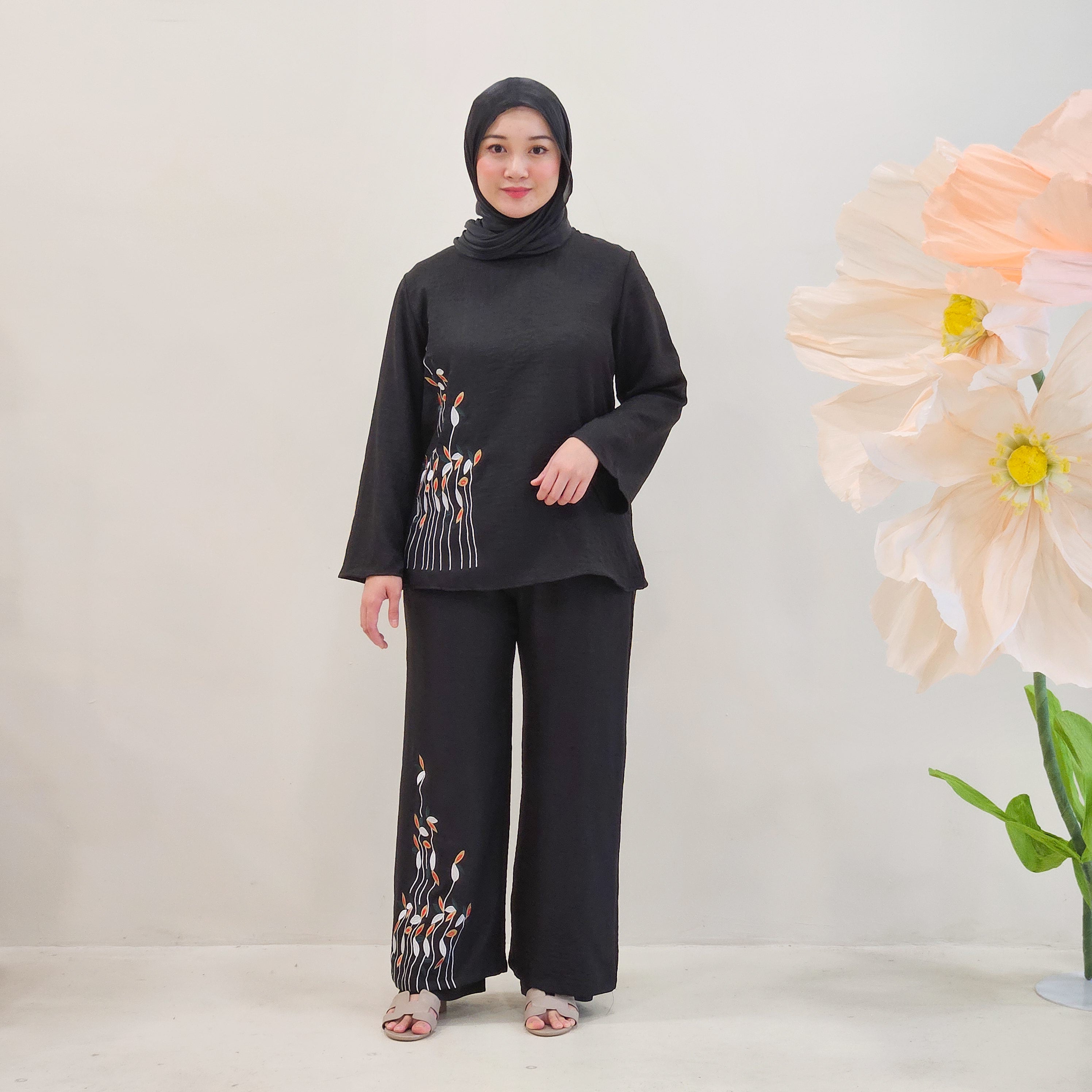 Ginna Blouse  Floral Embroidery Casual DM158