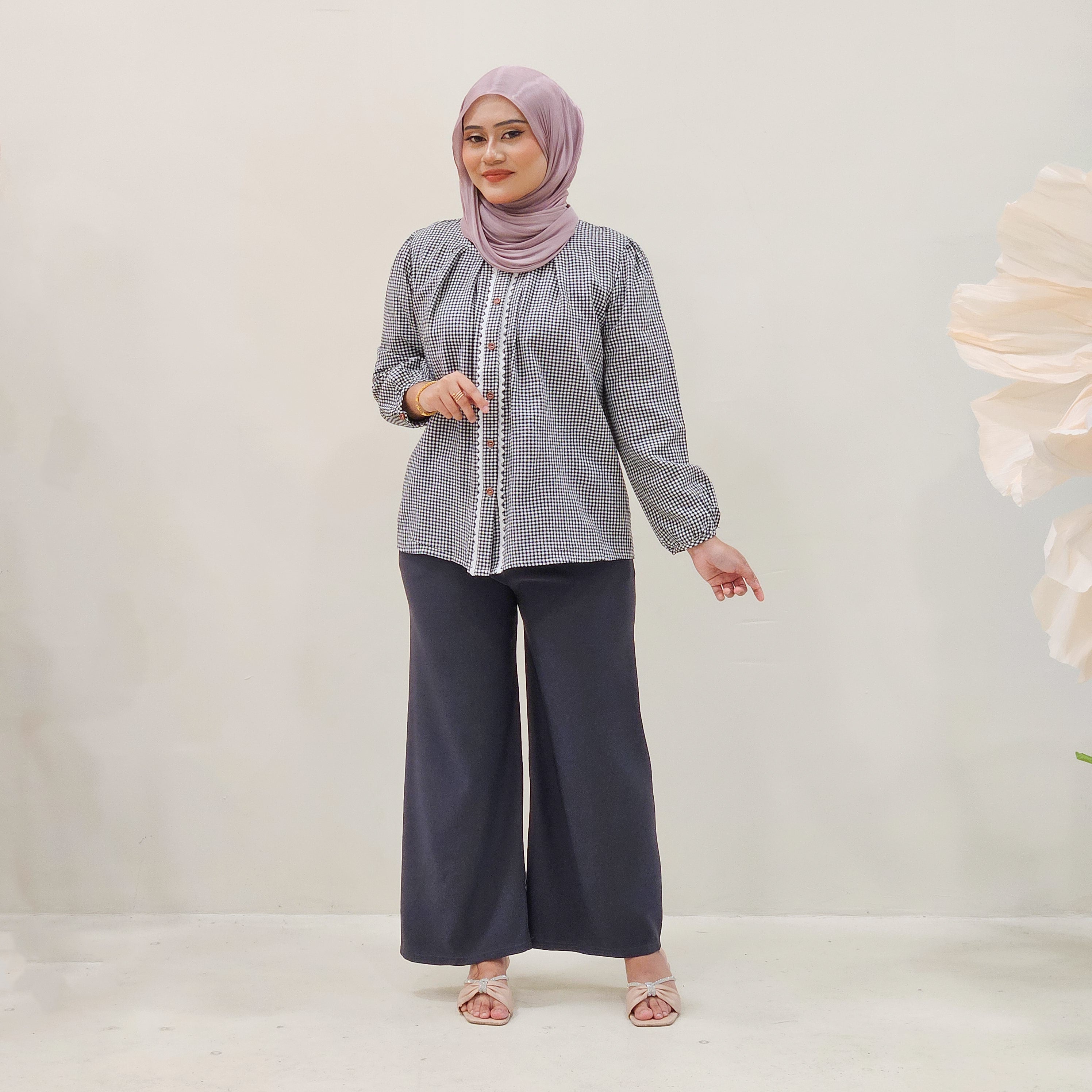 Huda 162CM/65KG wearing free size