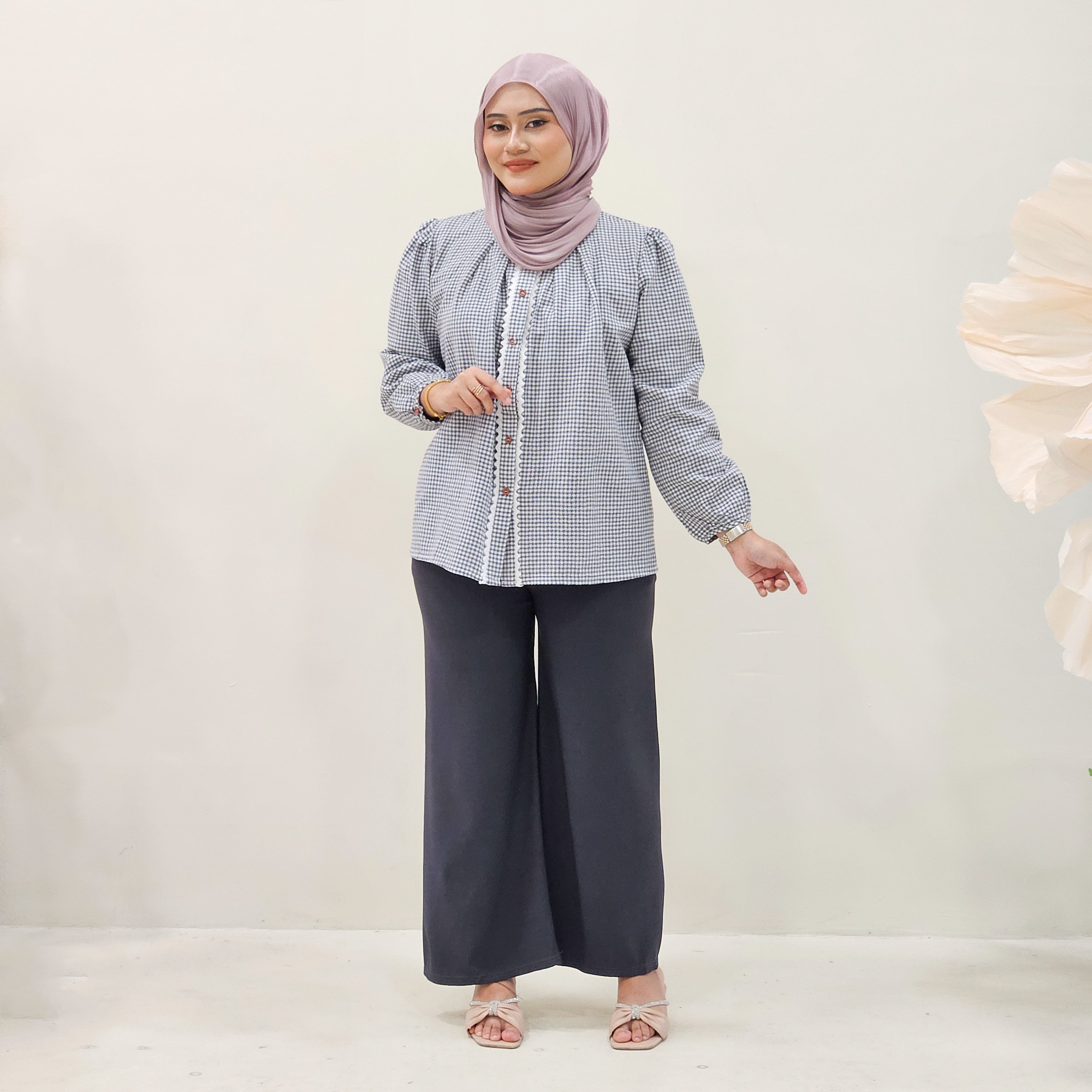 Huda 162CM/65KG wearing free size