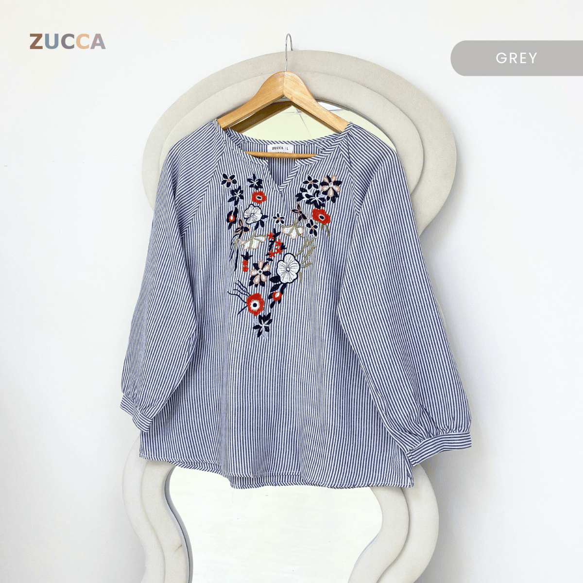 ZUCCA ELENA FLORAL EMBROIDERY STRIPE TOP-DM341