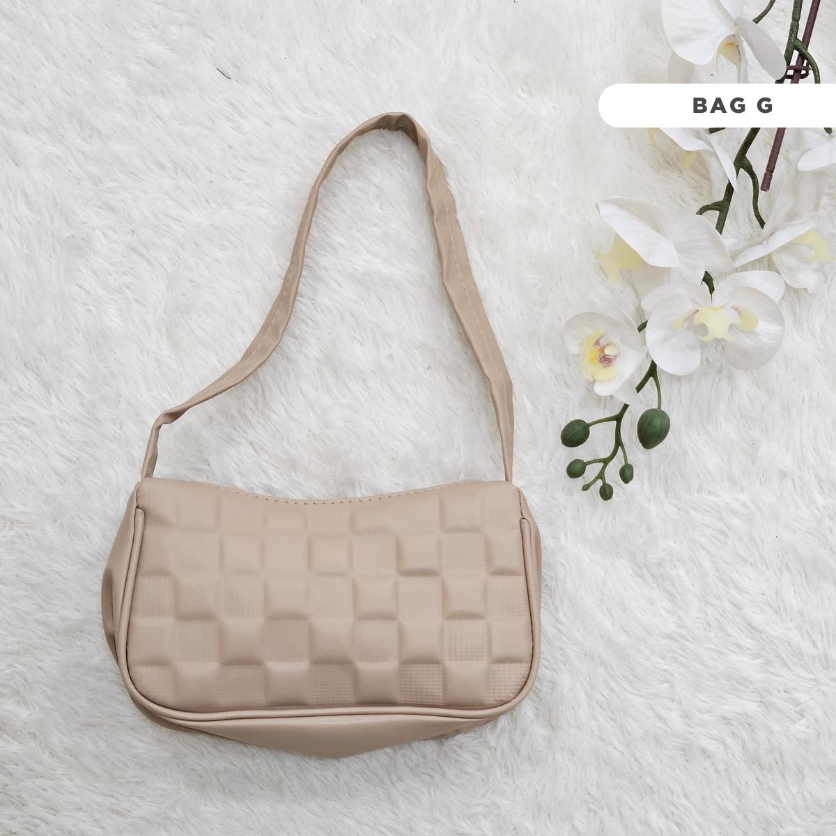 ZUCCA CUTE HANDBAG - 18 - 23 Woman Wanita